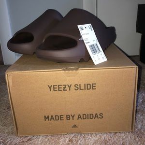 Yeezy Soot Slides - NEGOTIABLE -